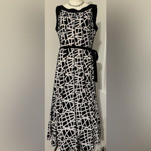 Beautiful black & white fit and flair dress. Sz L. Great for church, work, etc.